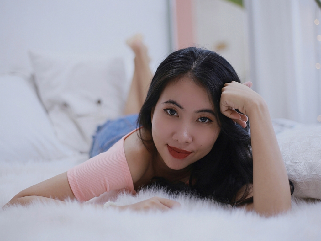 Finden Sie Ihre sexy asiatische Dame und Chat mit ihr über Kamera